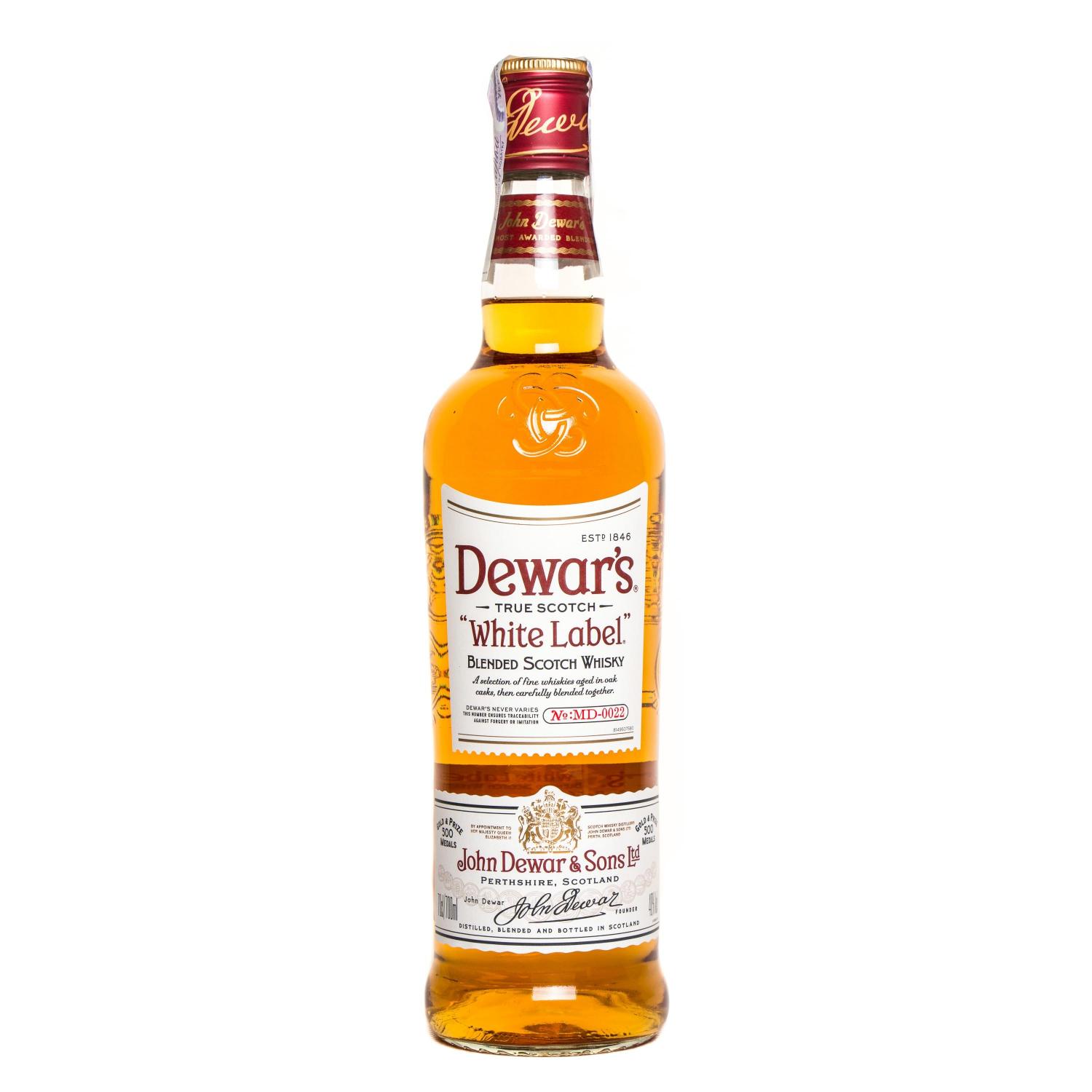 Виски dewars. Дюарс Уайт. Дюарс белая этикетка 0.7. Деварс Вайт лейбл. Виски деварс Вайт.